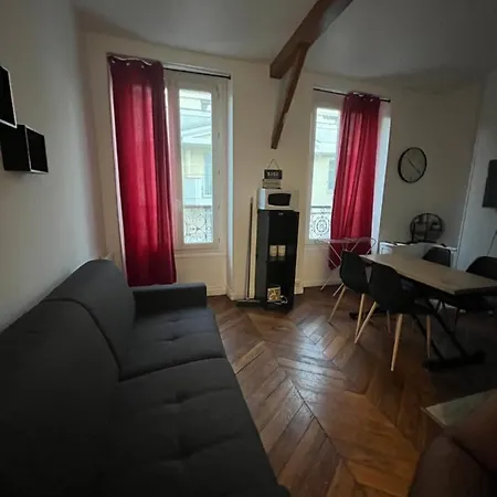 Au Centre De Vincennes